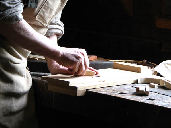 Nuestra <strong>carpintería de madera en  Arroyomolinos de la Vera</strong> es una empresa de <strong>herencia familiar</strong>, por lo que  contamos con gran <strong>experiencia </strong>en la profesión.